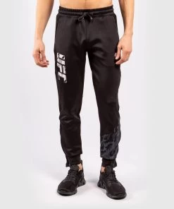 Venum UFC Fight Week Joggings Black -Kampfsportausrüstung V00045 001 Venum UFC Fight Week Joggings black 1 1280x1280