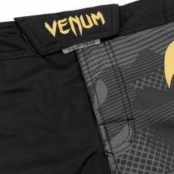 Venum Light Fightshorts - Schwarz/gold -Kampfsportausrüstung V03615 126 Venum Light Fightshorts blackgold 5 1280x1280
