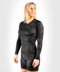 Venum Women Defender Rashguard - Long Sleeves - Schwarz -Kampfsportausrüstung V03827 114 Venum Women Defender Rashguard Long Sleeves schwarz 2 1280x1280