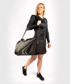 Venum Women Defender Rashguard - Long Sleeves - Schwarz -Kampfsportausrüstung V03827 114 XS Venum Women Defender Rashguard Long Sleeves schwarz XS 4 1280x1280