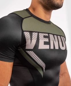 Venum ONE FC2 Rashguard Short Sleeves Black / Khaki 12 Venum ONE FC2 Rashguard Short Sleeves Black / Khaki -Kampfsportausrüstung V04113 539 S Venum ONE FC2 Rashguard Short Sleeves Black Khaki S 3 1280x1280