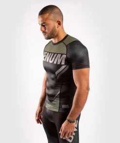 Venum ONE FC2 Rashguard Short Sleeves Black / Khaki 14 Venum ONE FC2 Rashguard Short Sleeves Black / Khaki -Kampfsportausrüstung V04113 539 S Venum ONE FC2 Rashguard Short Sleeves Black Khaki S 5 1280x1280