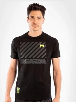 Venum Stripes T-shirt - Black -Kampfsportausrüstung V04256 001 Venum Stripes T shirt black 1 1280x1280