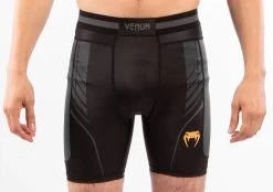 Venum Athletics Vale Tudo Shorts Black/gold -Kampfsportausrüstung V04292 126 M Venum Athletics Vale Tudo Shorts blackgold M 1 1280x1280