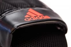 Adidas Speed Coach Paar-Pratzen, Schwarz/rot ADISBAC014 -Kampfsportausrüstung adiSBAC014 Coach Mitt black red D0442 1280x1280